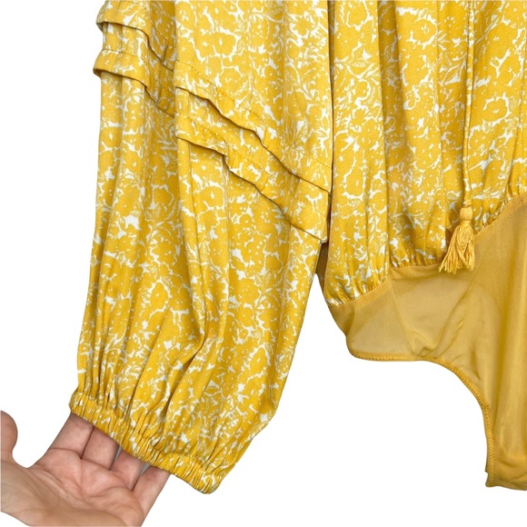 ♦️SOLD♦️Free People All Tucks Floral Printed Bodysuit - Picture 7 of 15